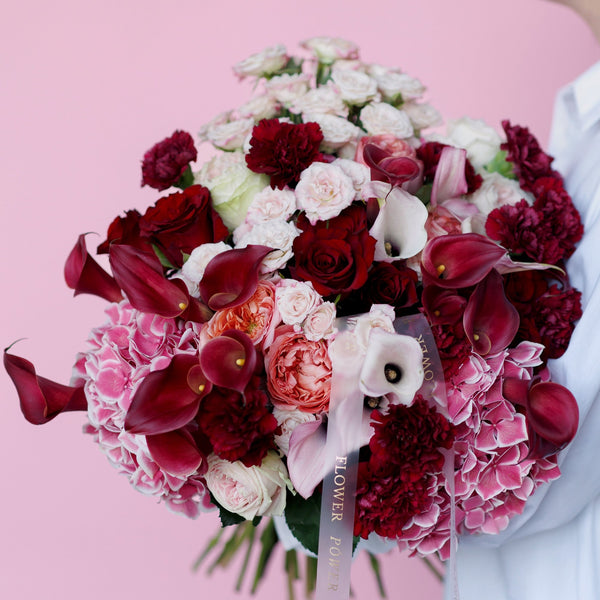 Daisy - airy ensemble of premium long-stemmed roses delivering graceful charm and love – by Flower Power