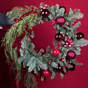 Christmas Wreath in red tones Ruby Circle