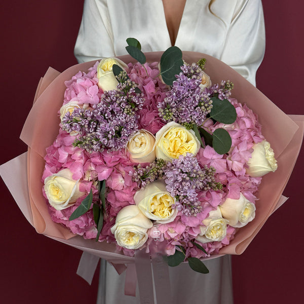 Vintage Dreams -romantic bouquet of long-stemmed roses – elegant floral expression by Flower Power