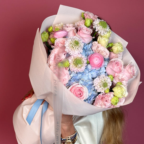 Princess Mio -romantic bouquet of long-stemmed roses – elegant floral expression by Flower Power