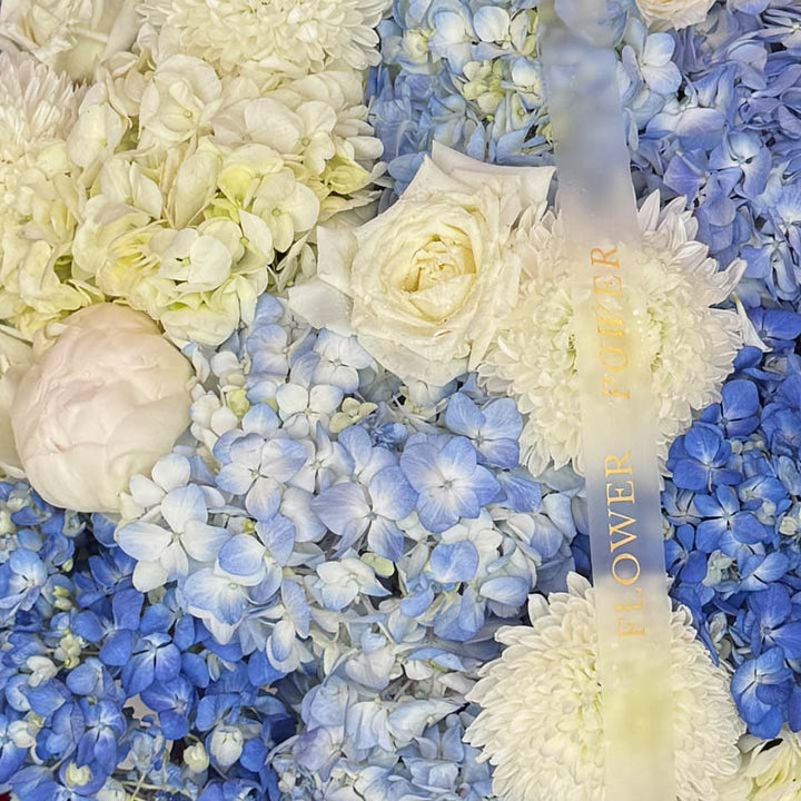 Moonpetal Veil – delicate bouquet of premium white roses – fresh floral present by Flower Power