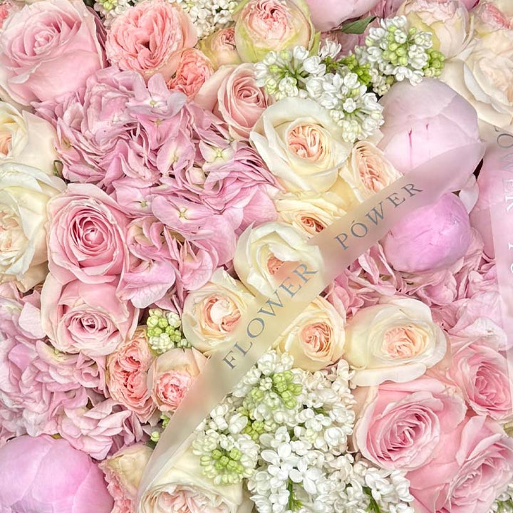 Couture Bloom – romantic flower bouquet with fashion-inspired design – elegant roses by Flower Power