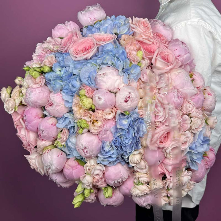 Diamond Petals – premium rose arrangement with crystal-inspired tones – romantic bouquet by Flower Power