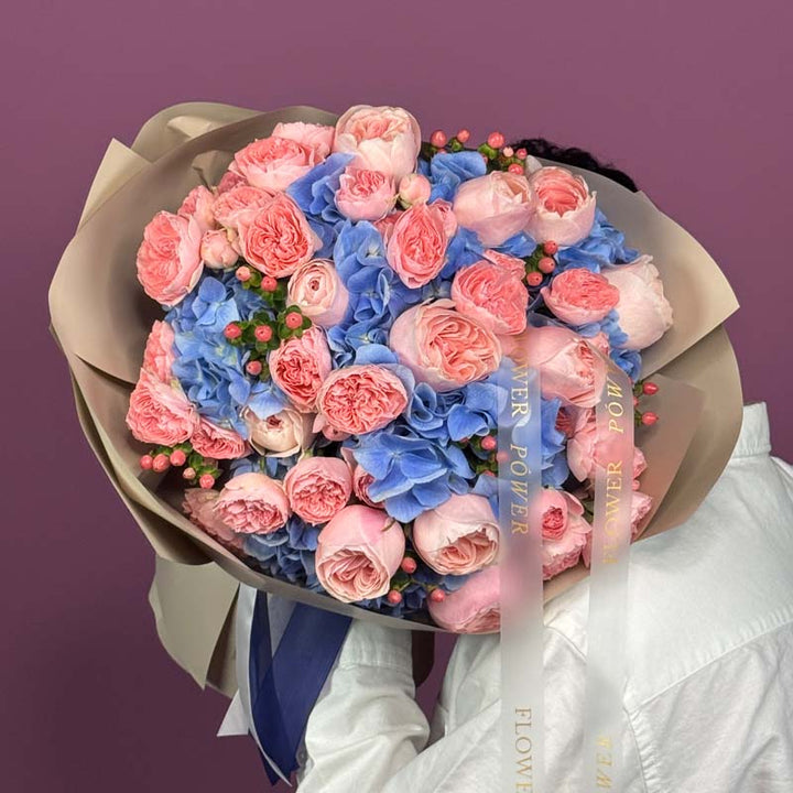 Peach Whirl – elegant gift bouquet with long-stemmed peach roses – flower shop Flower Power