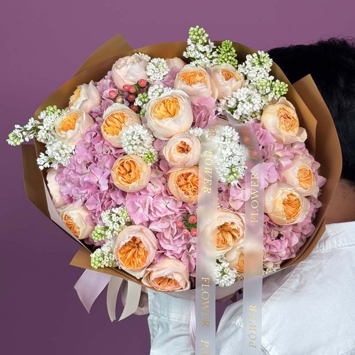 Coconut Bloom – romantic long-stemmed ivory roses – stylish flowers by Flower Power