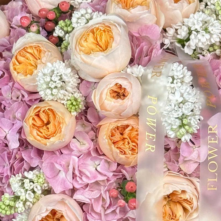 Coconut Bloom – minimalist long-stem rose bouquet in ivory tones – romantic gift by Flower Power