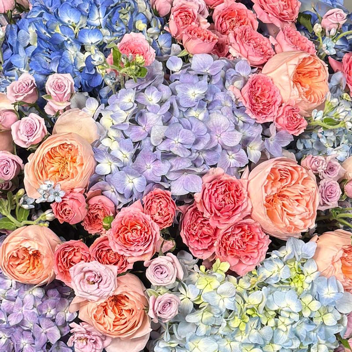 Royal Bloom – premium hand-tied bouquet of royal-colored roses – floral present by Flower Power