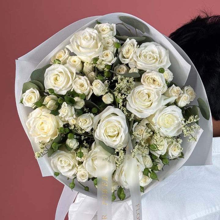 Secret Dusk -romantic bouquet of long-stemmed roses – elegant floral expression by Flower Power