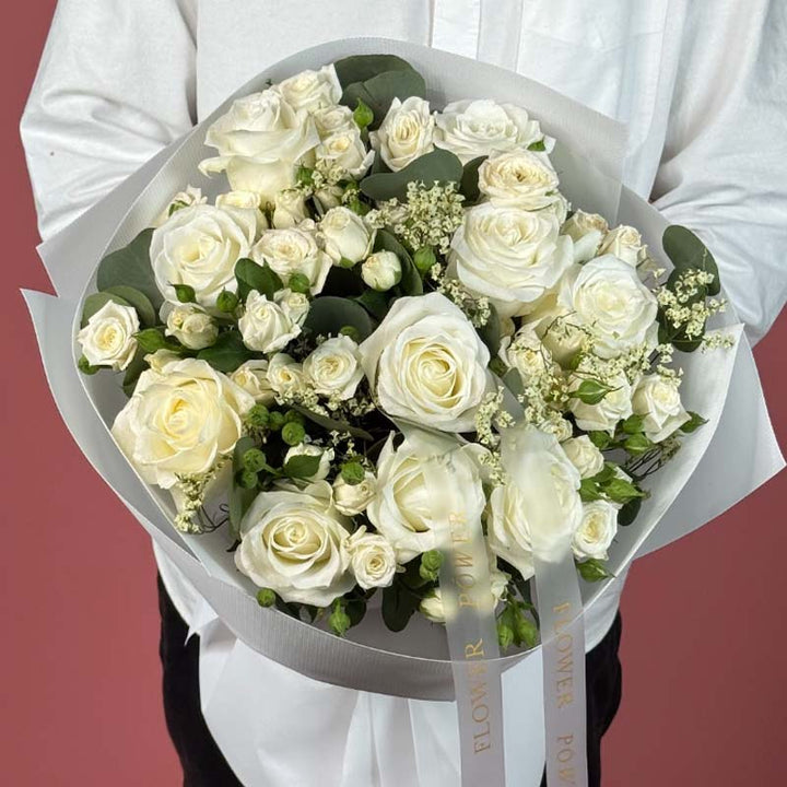 Secret Dusk – bouquet of dusky-toned long-stemmed roses – romantic gift by Flower Power