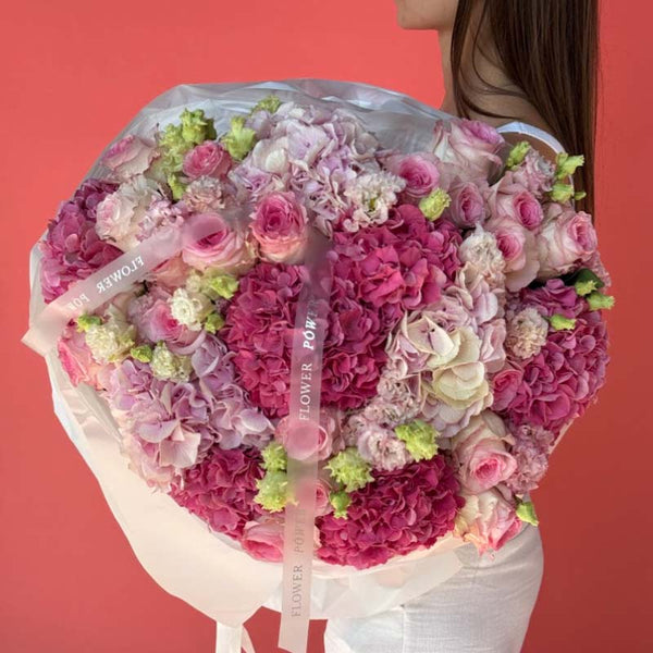 Bouquet of magenta, blush hydrangeas and pink roses Berry Bloom L