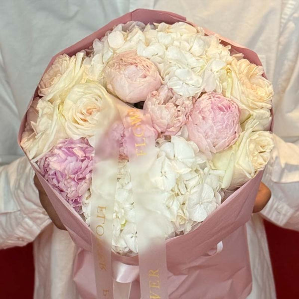 Bouquet of hydrangeas, peonies, and roses Nude Whisper