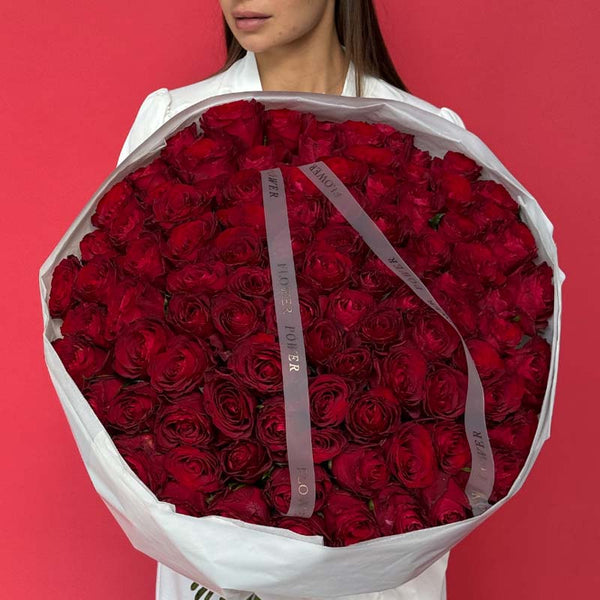 Bouquet of red roses Desire