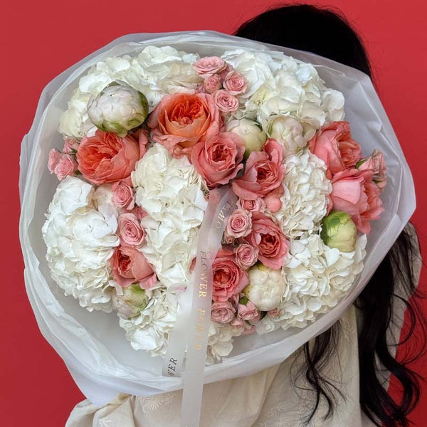 Bouquet of hydrangeas, peonies, spray roses and garden roses Peach Cloud M